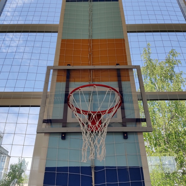 Баскетбольный щит тренировочный 1200х900 мм, оргстекло 10 мм, с креплением к стене фото